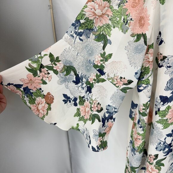 Rose & Olive Women 2X Floral Blouse Tunic Top Round Neck 3/4 Bell Sleeve Flowy - Picture 2 of 9